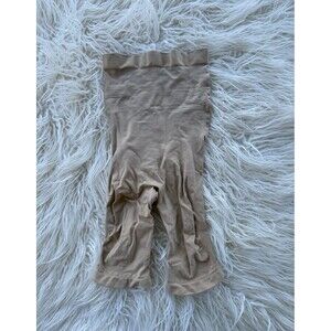 Skims Seamless Sculpt High Waisted Mid Thigh Short
Clay Size Small